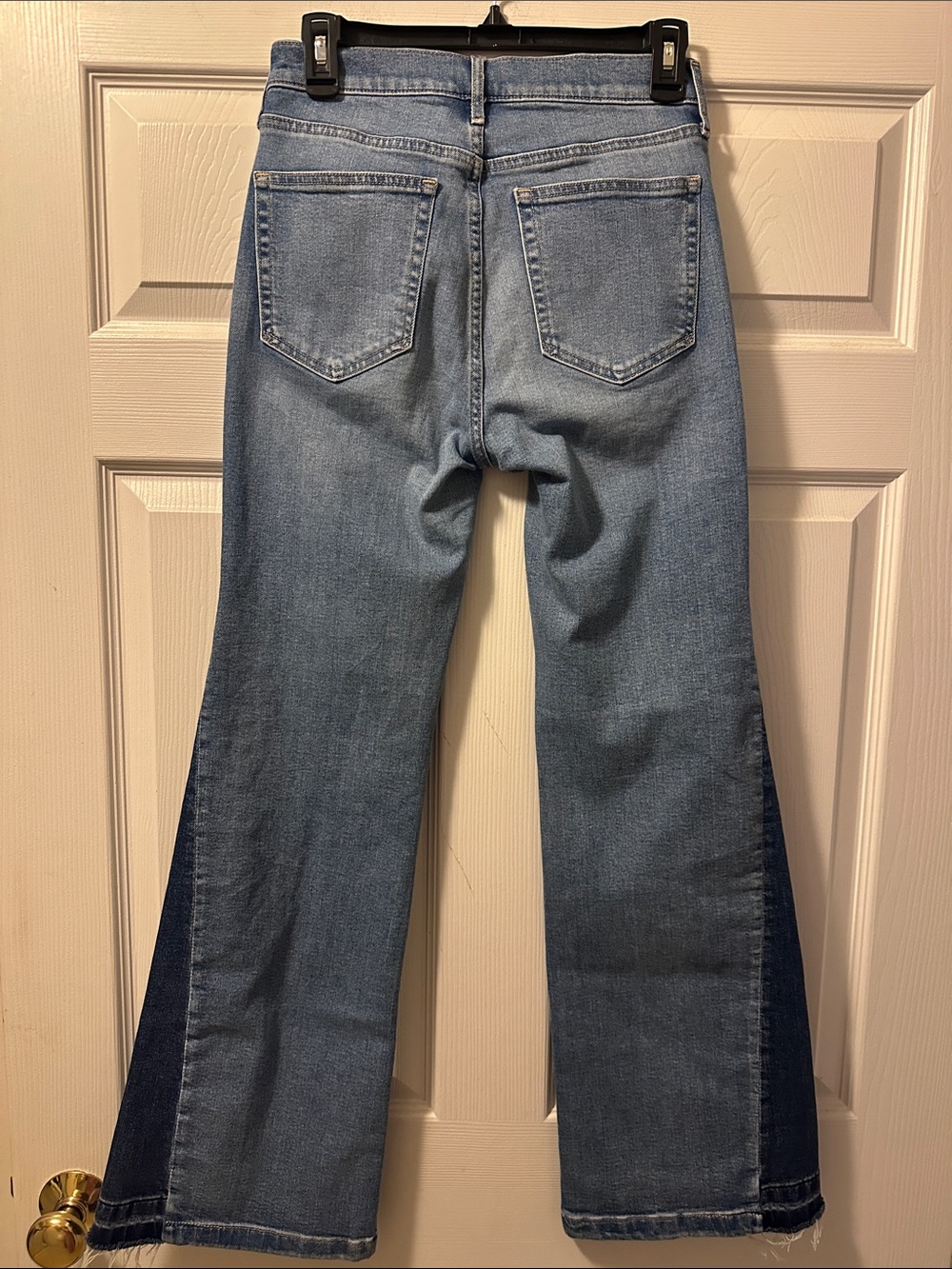Women’s GAP ‘70s Flare High Rise Two-Tone Denim Jeans - Size 27 (4) Short